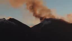 Erupção do Monte Etna na Itália provoca suspensão de voos em Catânia até as 15h desta segunda-feira