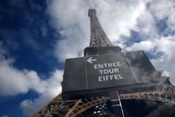 Torre Eiffel afasta funcionárias durante visita de delegação hindu, dizem sindicatos