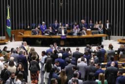 Esforço concentrado termina sem governo aprovar PECs do 6×1 e da Segurança Pública