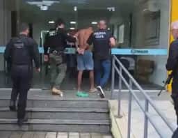 Homem é preso por se passar por Luís Castro e tentar aplicar golpes em jogadores de Grêmio e Inter