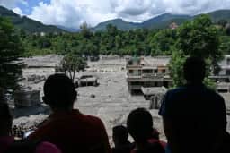 Mortes no Nepal e na China chegam a 1.225 após uma semana de inundações
