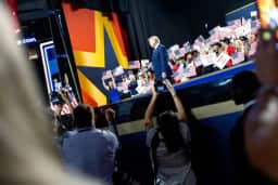 Análise: Republicanos enfrentam déficit de entusiasmo na convenção, com democratas à frente