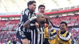 Santos aproveita apagão do Inter, leva susto, mas vence por 3 a 2 no Brasileirão