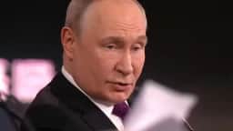 Putin vê chance de acordo de paz, mas acusa Europa de cumplicidade com terrorismo