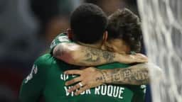 Palmeiras vence São Paulo por 2 a 0, assume liderança provisória e amplia tabu de 13 jogos