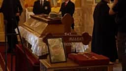 Funeral do criminoso de guerra Ratko Mladic reúne milhares na Sérvia e reabre feridas
