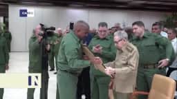 Raúl Castro aparece em cerimônia militar em Cuba em meio a dúvidas sobre sua saúde