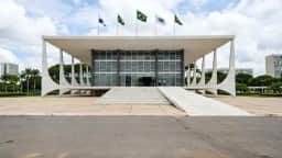 Moraes e Mendonça travam embate no STF e julgamento pode ter placar apertado