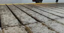 Neve cobre a Serra Gaúcha em domingo gelado e atrai turistas no Sul do Brasil