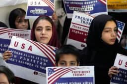 Governo Trump planeja aceitar 17,5 mil refugiados sul-africanos brancos nos EUA