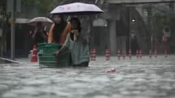 320 mm de chuva em 3 dias na Tailândia param fábricas e voos de carga