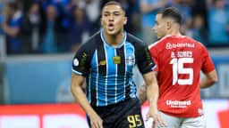 Valsa, aviãozinho e mais: Grêmio provoca o Inter após vitória por 3 a 1