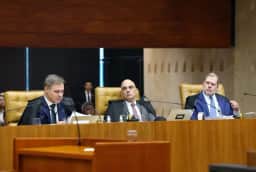 Pedido de vista de Dino adia definição sobre julgamento conjunto de Moraes e Mendonça no STF