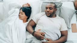 Especialistas revelam quais dicas populares para dormir melhor realmente funcionam