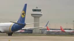 Falha no controle aéreo do Reino Unido atrasa e cancela voos em aeroportos britânicos