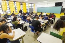 Pisa 2025 registra menor média mundial já vista no estudo, e Brasil fica abaixo dela