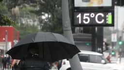 Frio em São Paulo nesta quinta (17) tem mínima de 12°C e garoa