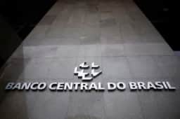 BC vende US1 bilhão à vista e US 1 bilhão em swap cambial reverso