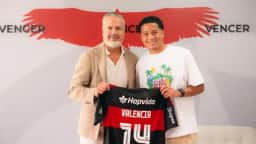Flamengo apresenta Anthony Valencia e Joaquín Freitas à torcida no Maracanã