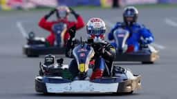 Max Verstappen supera 100 karts em 35 minutos e brinca: “Primeira vitória do ano”