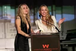 Miley Cyrus doa US$ 1 milhão a projeto que oferece moradia e apoio a mulheres vulneráveis