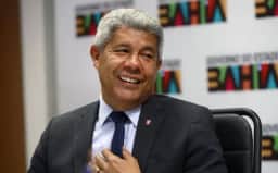 Jerônimo manda viaturas da Segurança levarem eleitores às urnas em 4 bairros de Salvador