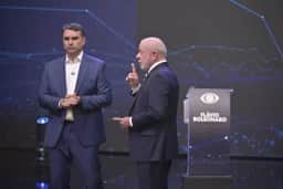 Lula desafia Flávio Bolsonaro a abrir sigilos, e senador ironiza: “não tem celular”