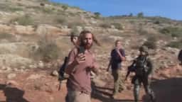 Colonos israelenses circulam por olivais palestinos e agricultores denunciam ataques na Cisjordânia