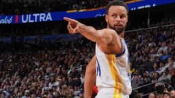 Curry não erra arremesso de quadra, faz 24 pontos e Warriors vencem Nuggets por 134 a 114