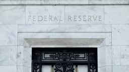 Mesmo mantendo oito reuniões, Fed de Warsh terá uma sem votação de juros em 2027
