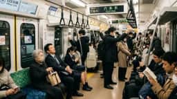 Japão orienta visitantes sobre regras de convivência para evitar gafes em Tóquio
