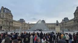 Desde segunda-feira (19), Museu do Louvre fecha ao público em meio a protestos na França