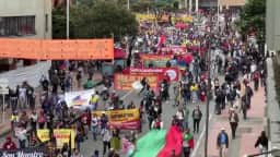 Colômbia: milhares protestam contra cortes no salário mínimo de Espriella