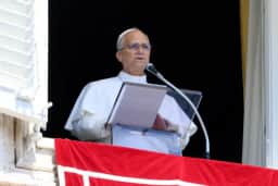 Papa Leão XIV é internado para cirurgia de nódulo no pulmão