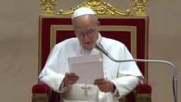 Papa Leão XIV conduz oração de domingo após cirurgia