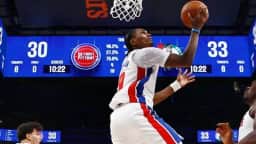 Pistons marcam 23 pontos consecutivos no último quarto e vencem os Celtics por 121 a 113