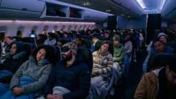 Após o jantar, temperatura cai a 18°C para passageiros dormirem mais rápido em voos