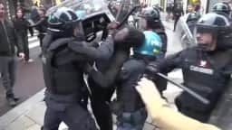 Confrontos em Milão deixam mais de 60 manifestantes levados à delegacia