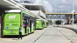 Mesmo com tarifa zero, Salvador reduz ônibus e vê secretário Pablo Souza ser preso em flagrante