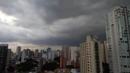 São Paulo registra 127,2 mm de chuva, 13,6% acima do esperado para outubro