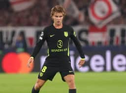 Atlético de Madrid empata com Stuttgart após expulsão e perde chance de entrar no G-8