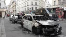 Paris inicia limpeza após protestos violentos que deixaram quase 3.000 lojas afetadas