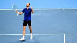 Medvedev bate Paul por 2 sets a 1 e avança à semifinal do Masters de Xangai