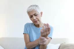 Osteoporose: uma queda da própria altura pode sinalizar risco de novas fraturas