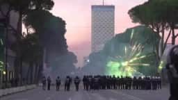 Edi Rama rejeita deixar cargo após protesto com fogos e gás lacrimogêneo