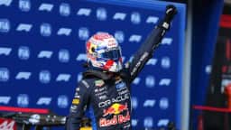 Verstappen conquista primeira pole da temporada na Malásia; Bortoleto é 10º