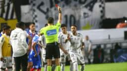 Mesmo com Neymar expulso e sob temporal, Santos busca empate com o Bahia no último lance