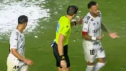 Neymar leva terceiro amarelo em confusão com Rodrigo Nestor e está fora de Santos x Palmeiras