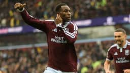Aston Villa derruba o Manchester City por 2 a 1 e encerra a campanha perfeita do líder do Inglês