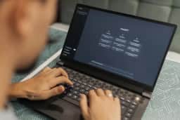 Setor de IA avança em diversos setores e pressiona por novas regras